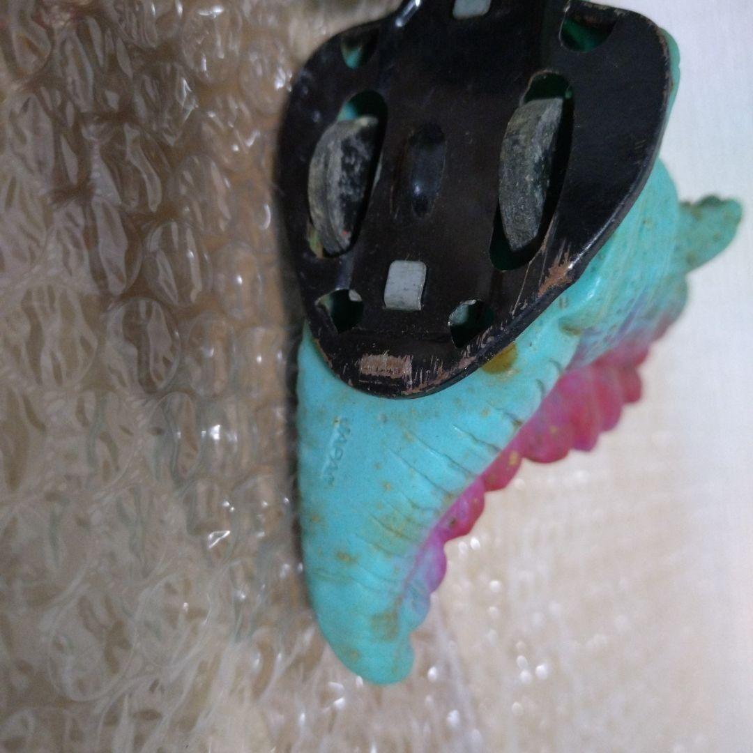 怪獣フィギュア 青とピンクのグラデーション