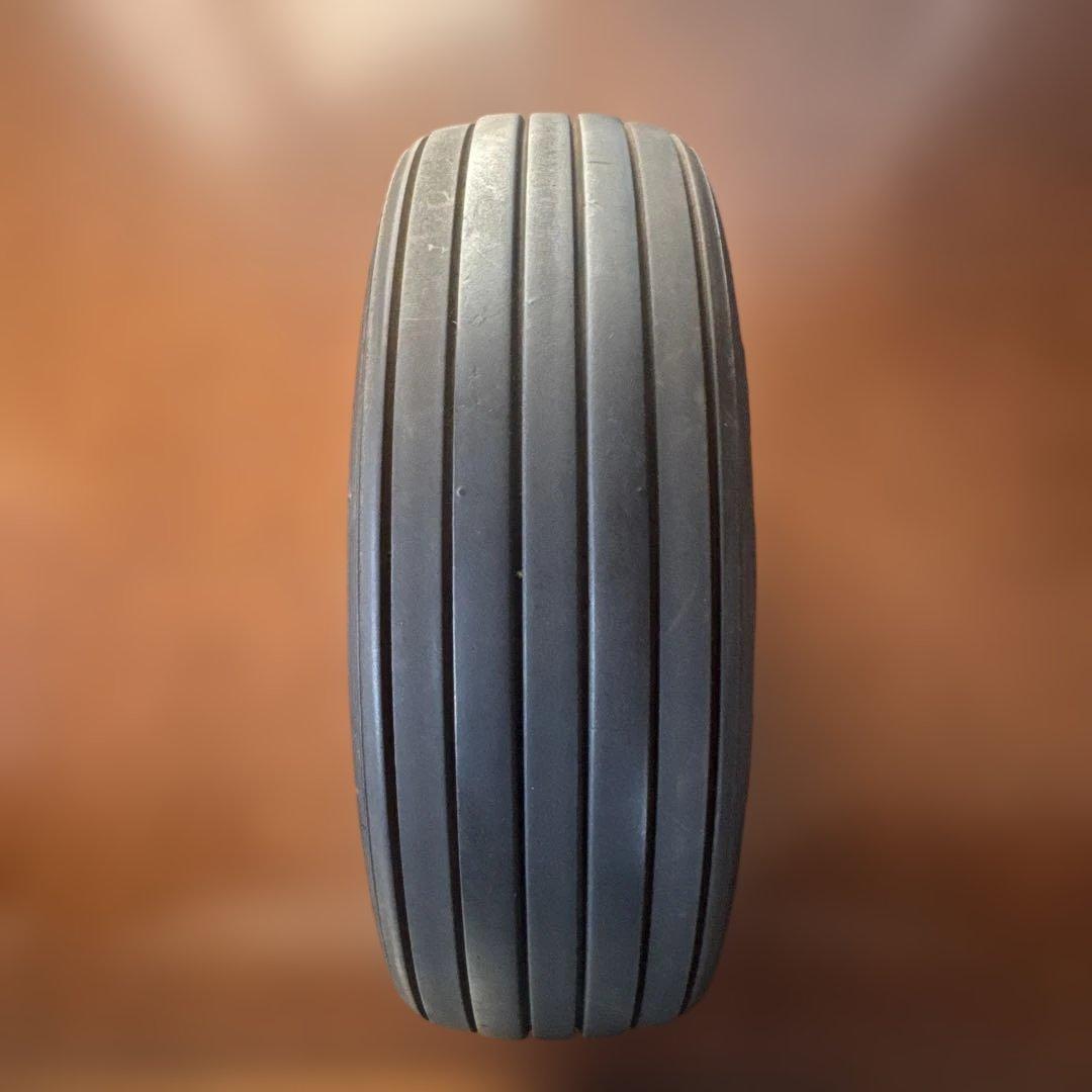 航空機マニア必見　ヘリコプタータイヤ