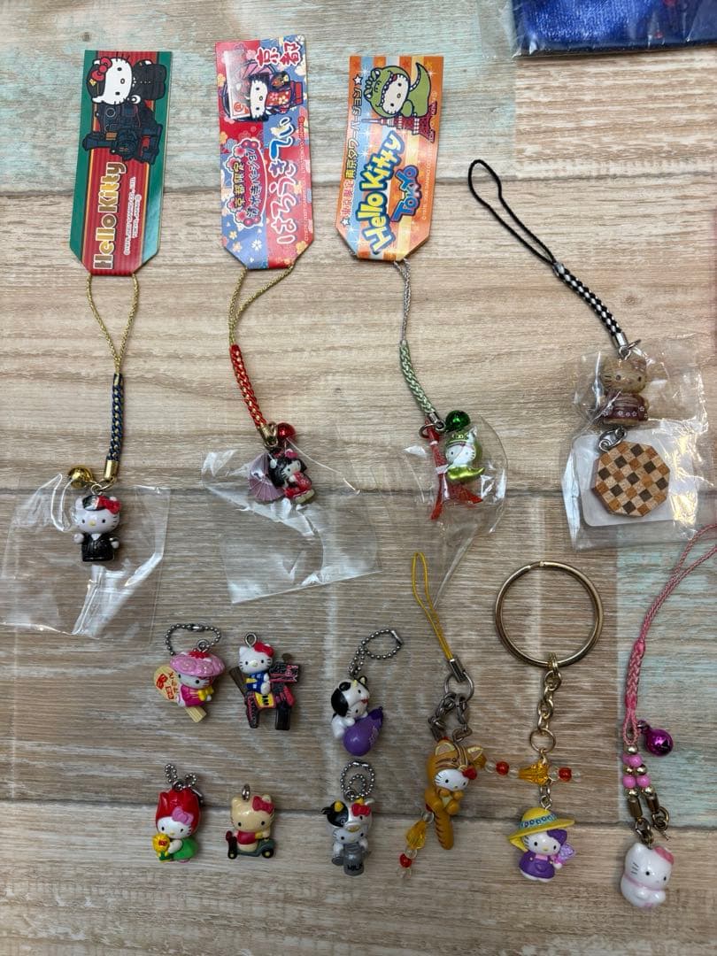 ご当地　キティ　年代物　ストラップ　キーホルダー　ハンカチ　シャーペン　レトロ