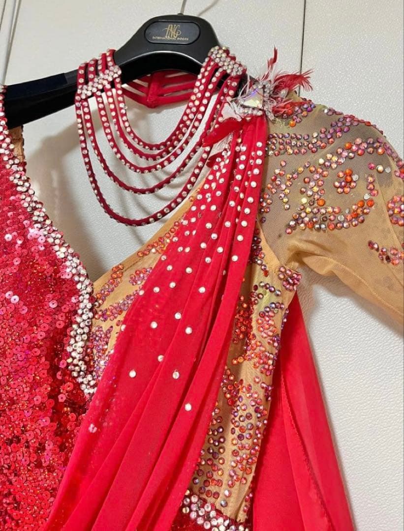 【美品】スタンダードドレス　社交ダンスドレス Mサイズ　✴︎価格交渉可　赤