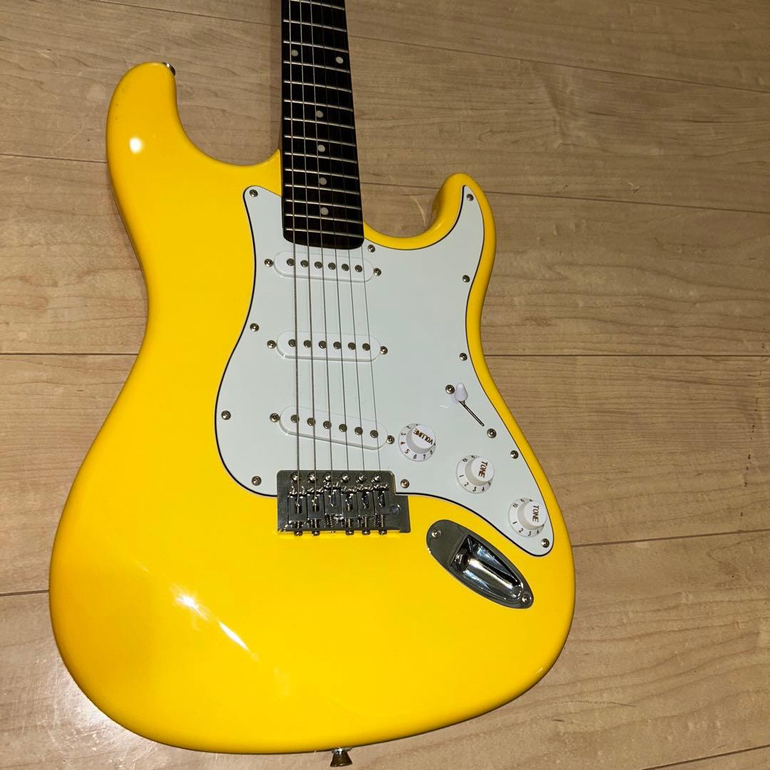 安い！！イエローカラーいい音　ストラトキャスタータイプ　弦高調整済み　です