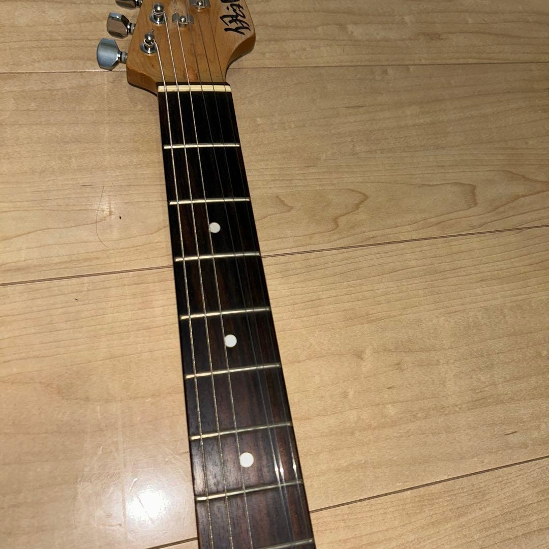 安い！！イエローカラーいい音　ストラトキャスタータイプ　弦高調整済み　です