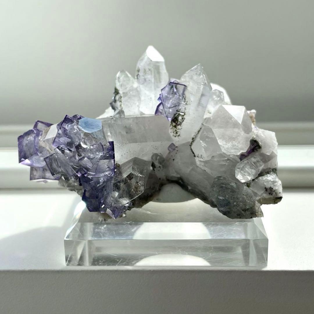 ヤオガンシャン産 フローライト/水晶 鉱物標本