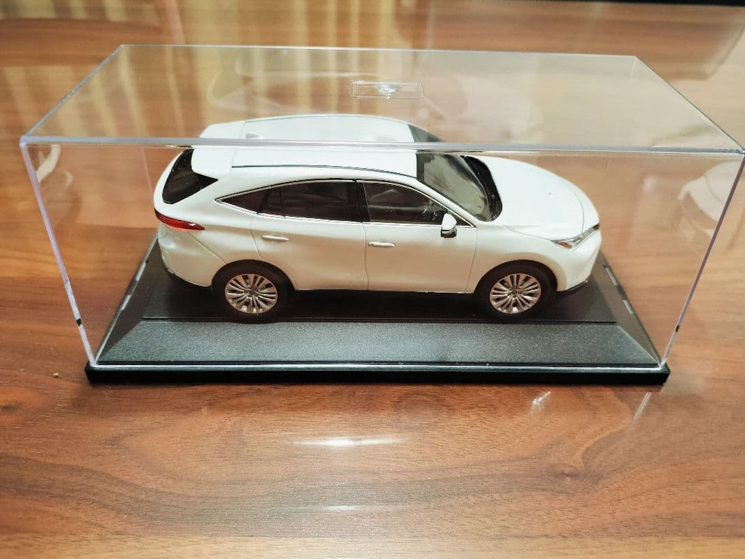 ☆美品☆トヨタ　ハリアー 1/30　ホワイトパールクリスタルシャイン