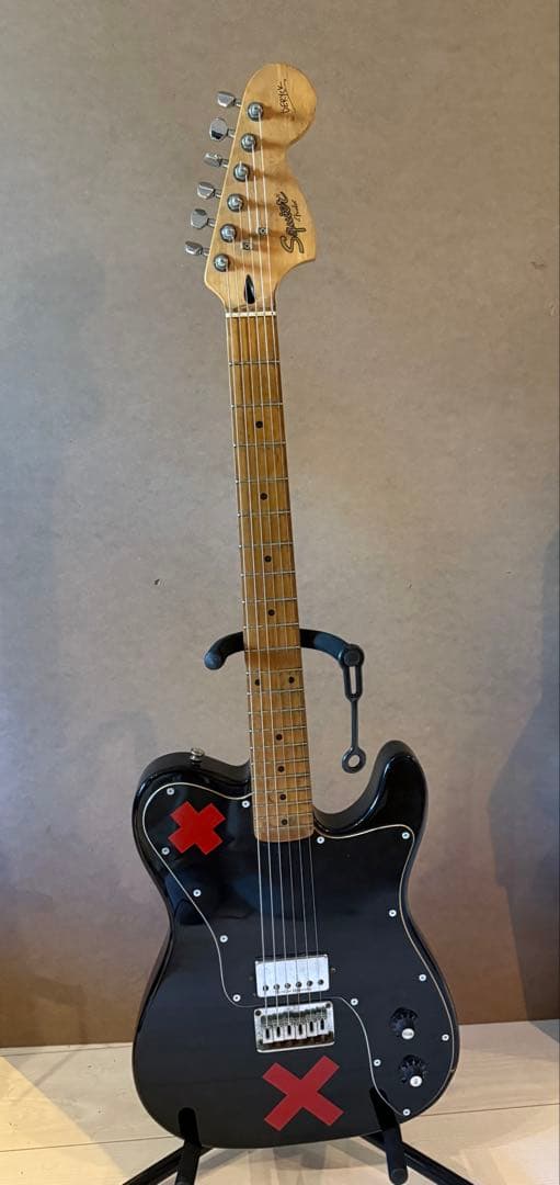 SUM41 Deryck Whibleyモデル Squire by Fender