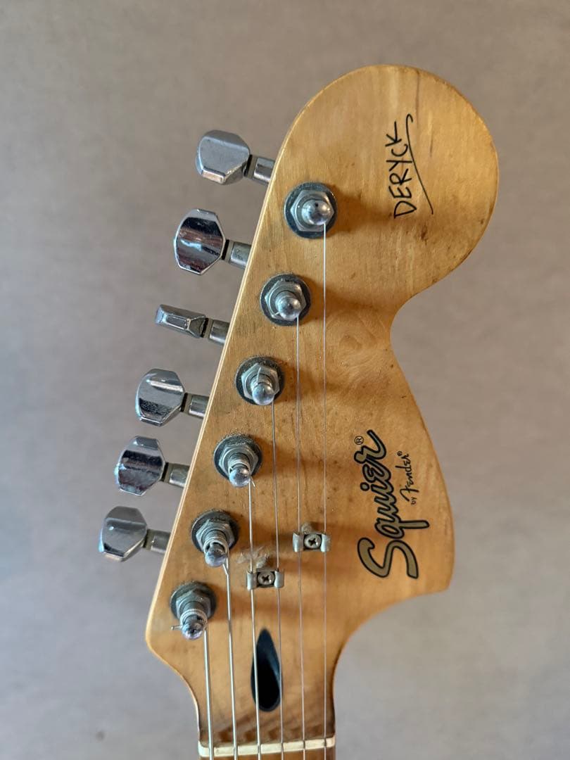 SUM41 Deryck Whibleyモデル Squire by Fender