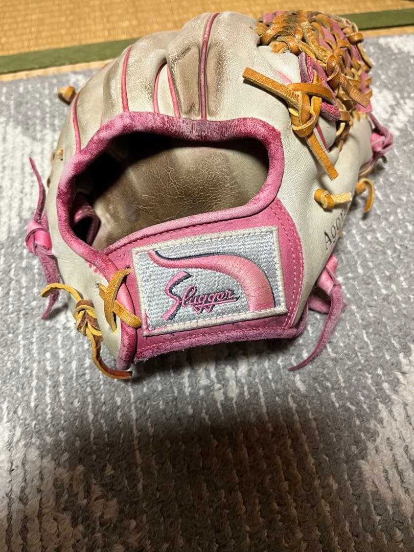 Slugger Aggressive 軟式グローブ ピンク/ホワイト　鳥谷モデル