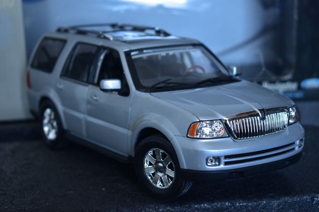 1/18 Welly リンカーン ナビゲーター サスペンション可動