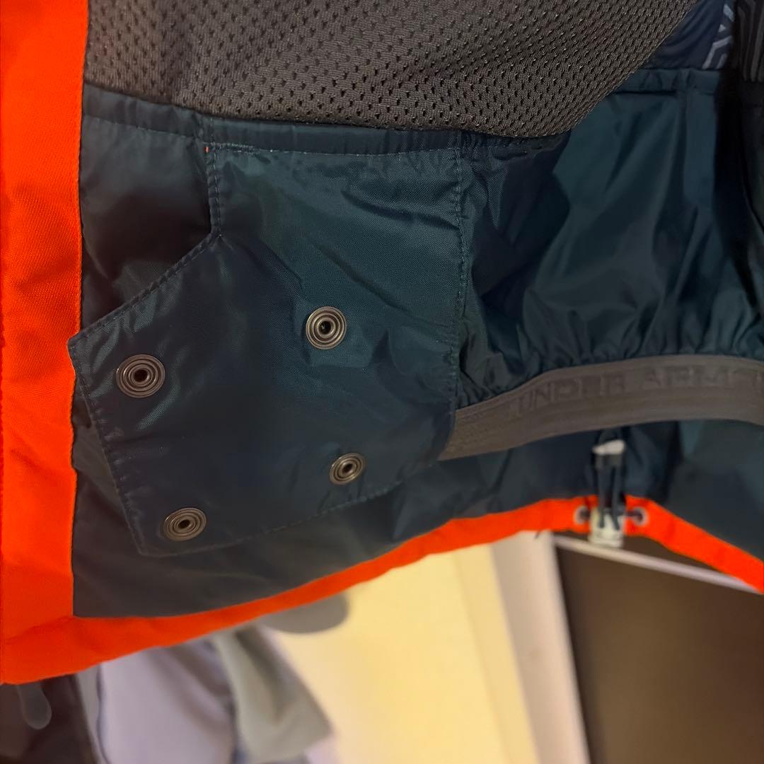 アンダーアーマー  INSULATED CORE JACKET