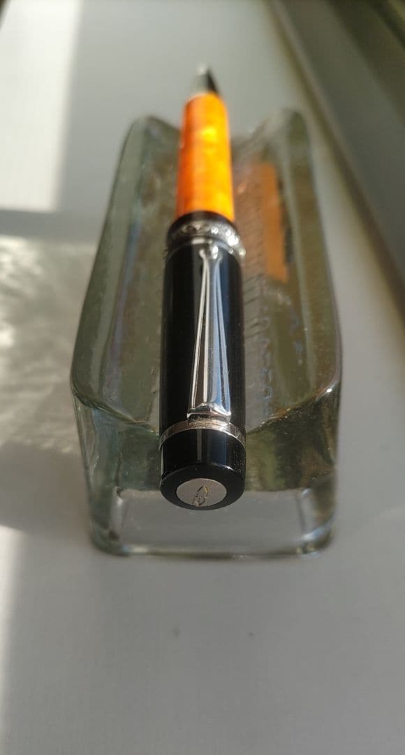 ★プール★　デルタドルチェビータミディアム ボールペン