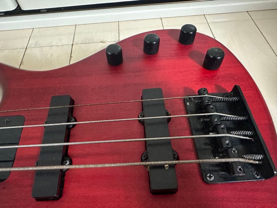 Toby Deluxe IV Walnut Satin エレキベース