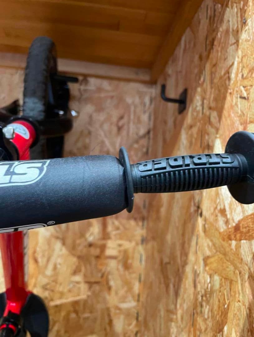 E*i様 美品ストライダー12インチ レッド 赤色 スポーツモデル 日本正規品