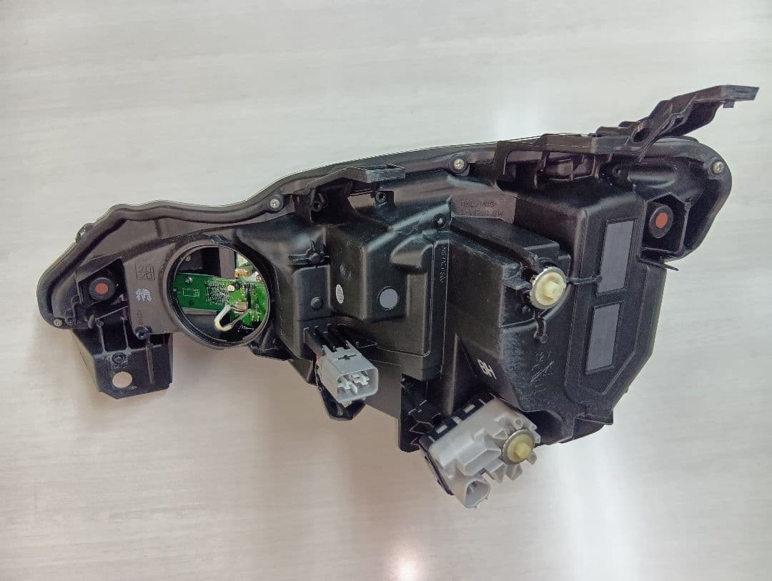 スバルBRZ ZC6 後期用右LEDヘッドライト良品