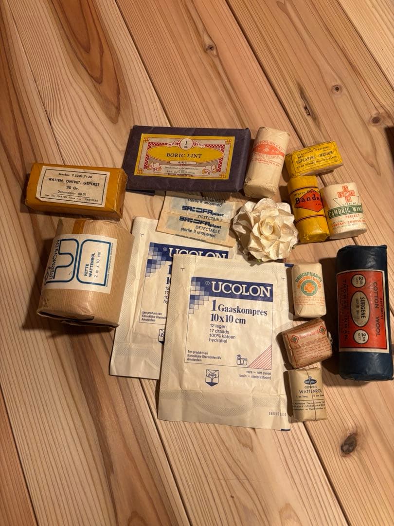 アンティーク　救急セット