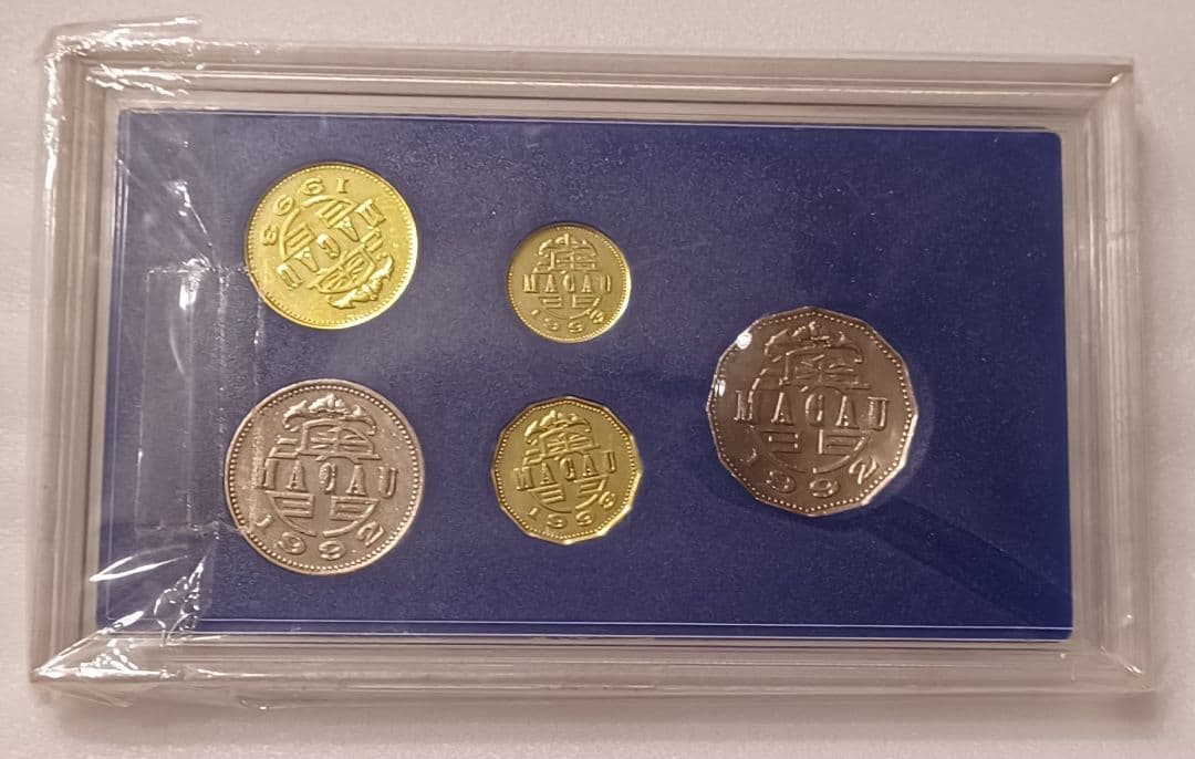 重さ1.7kg分の世界各国の海外(外国)硬貨とおまけ「①」「②」