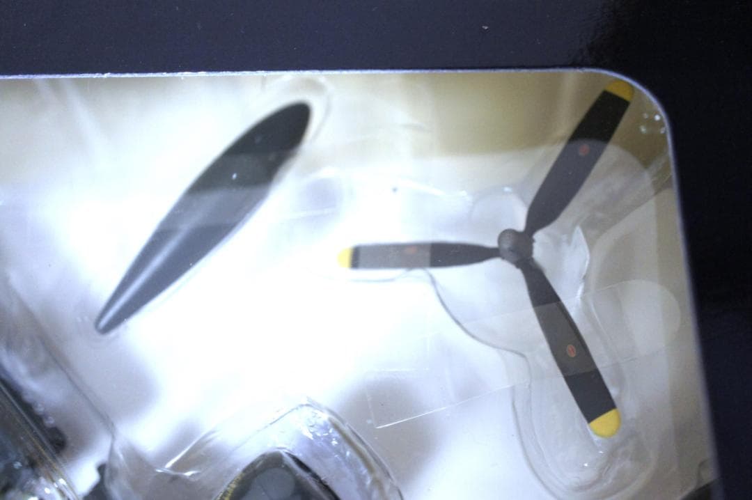 F-4U-1D コルセア ダイキャスト完成品　DRAGONWINGS 1/72