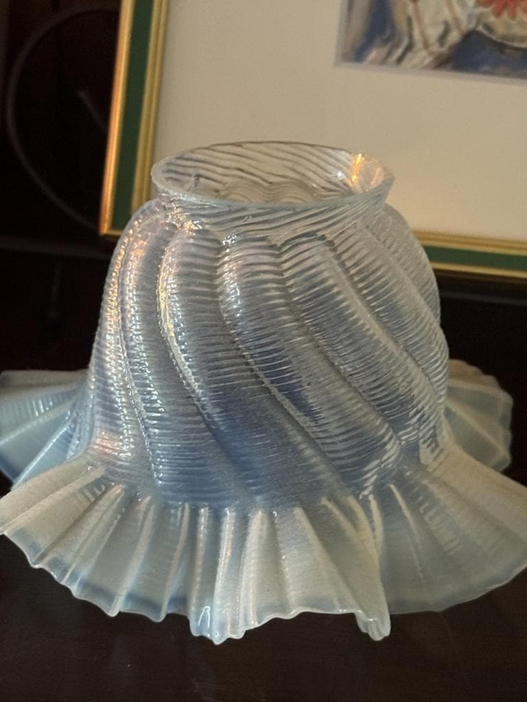 ②　アンティーク　オパールセンド　ランプシェード フリル