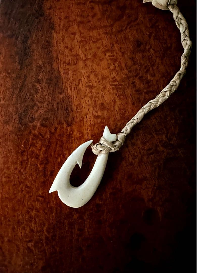 The Hawaiian Calabash antique fish hook付