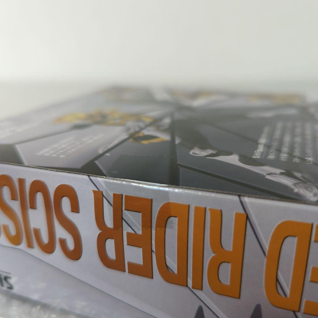 【希少・未開封品】S.H.フィギュアーツ 仮面ライダーシザース 龍騎 フィギュア