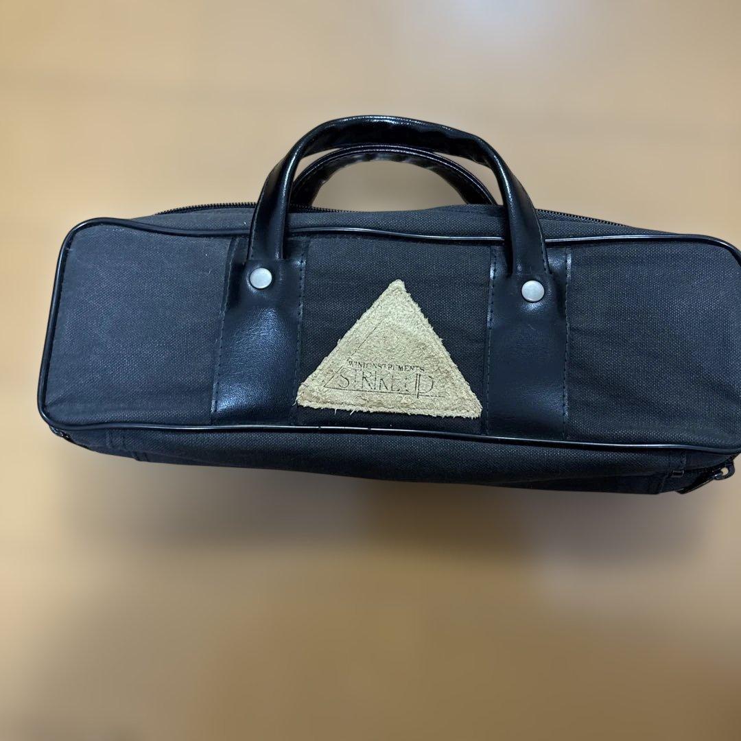 ピッコロ本体，ケースYAMAHA プラスチック製　中古　クロス付き(未使用品)