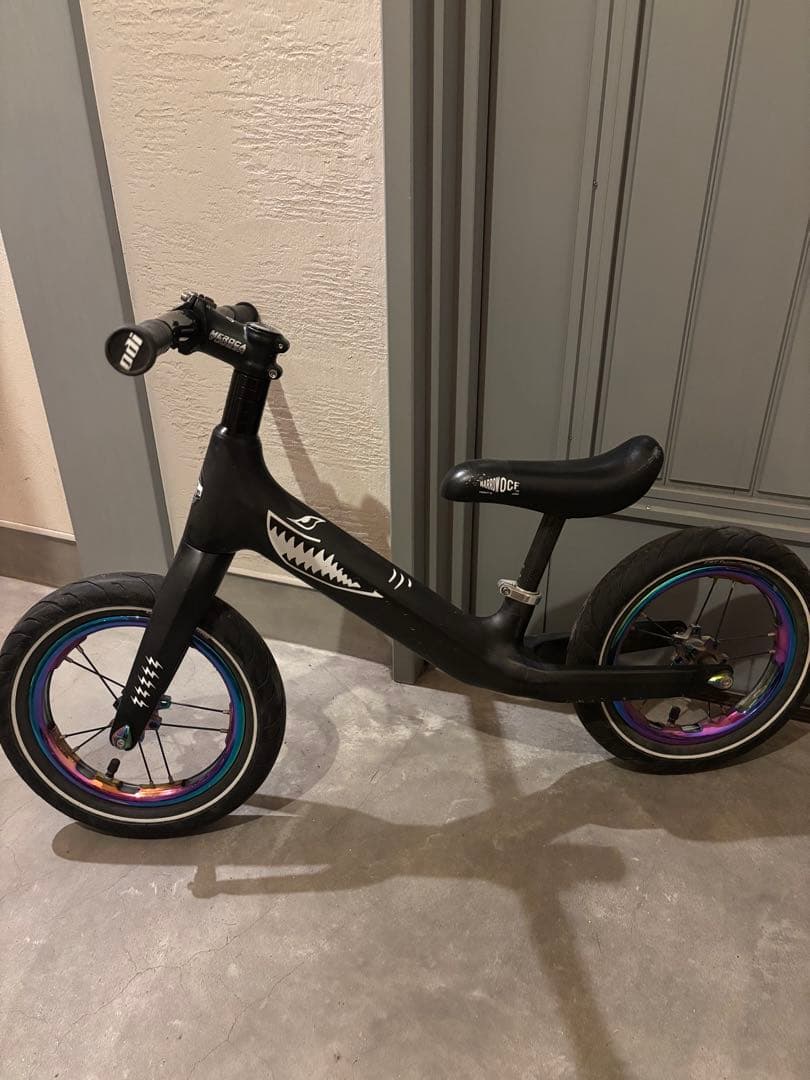 ストライダー　ゼロバイク　軽量　カーボン