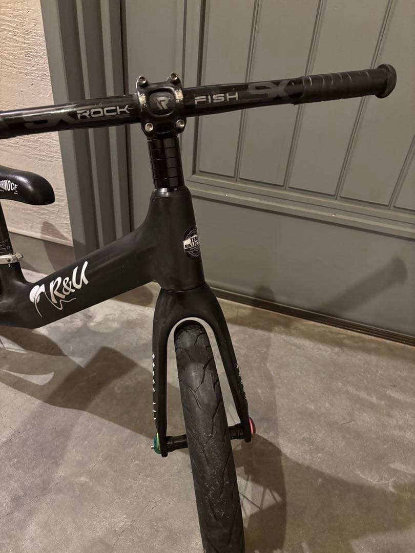 ストライダー　ゼロバイク　軽量　カーボン