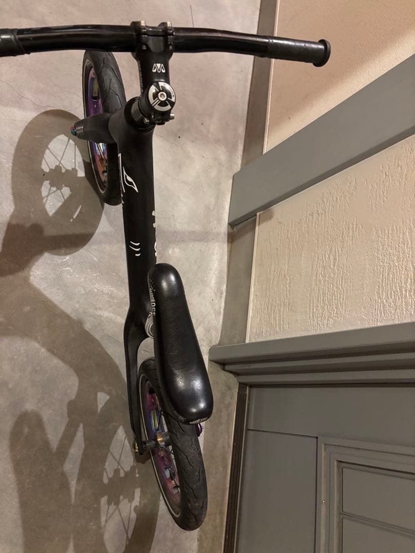 ストライダー　ゼロバイク　軽量　カーボン