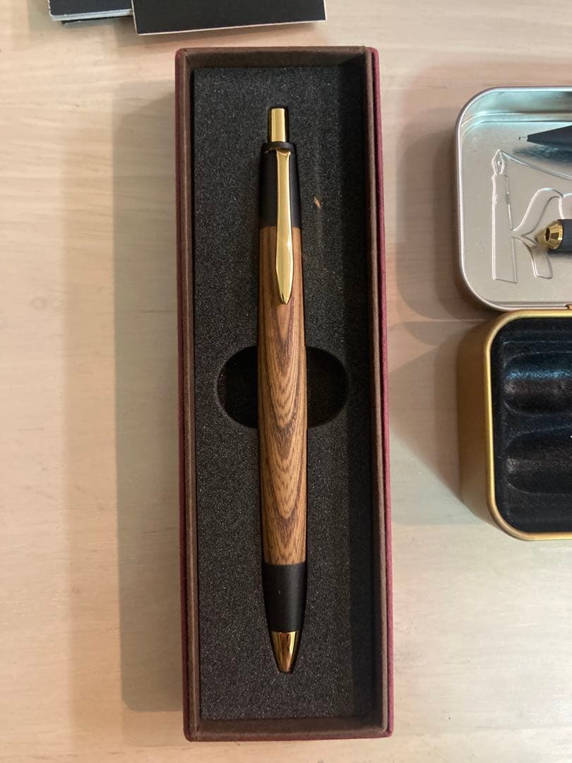 シャーペン　ボールペンまとめ売り　筆箱付き