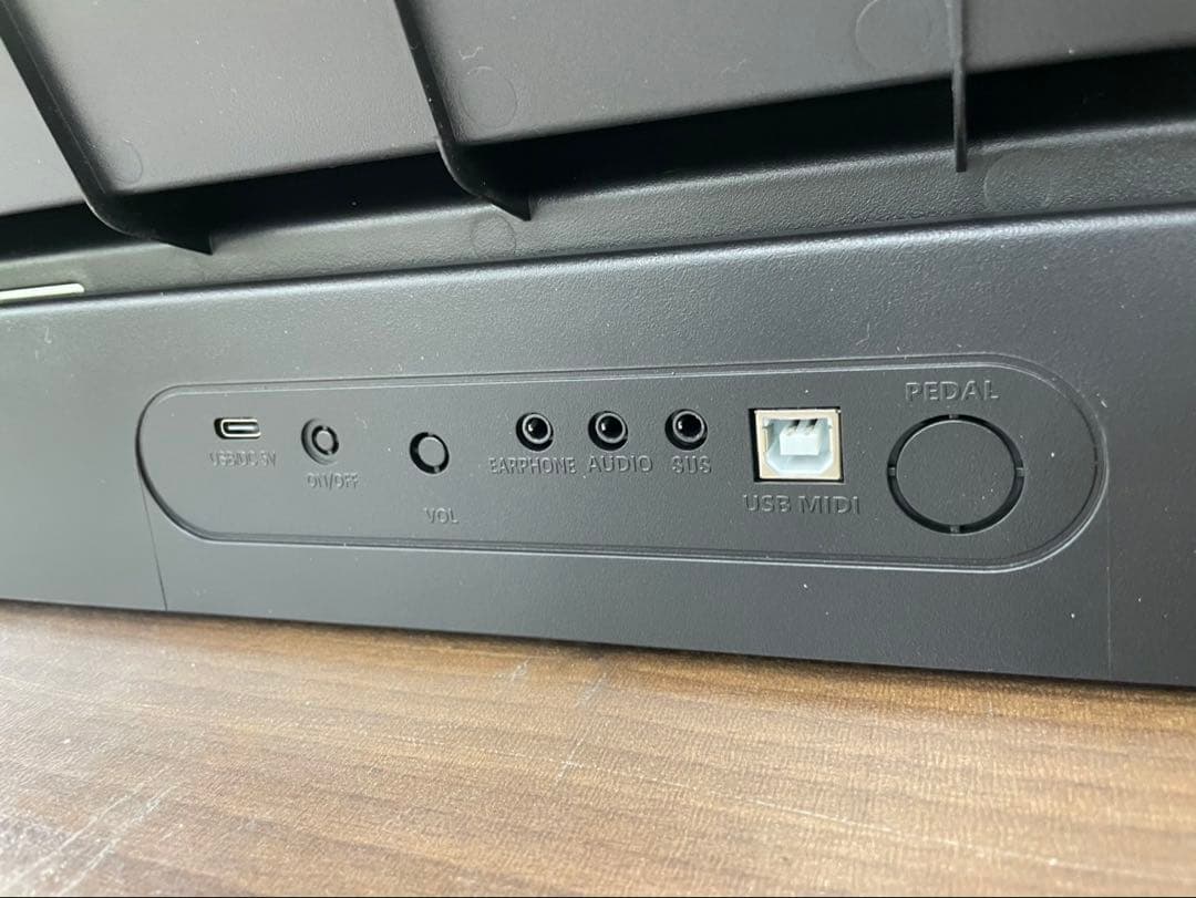 電子ピアノ　88鍵盤　充電タイプ　スリム軽量 ブラック