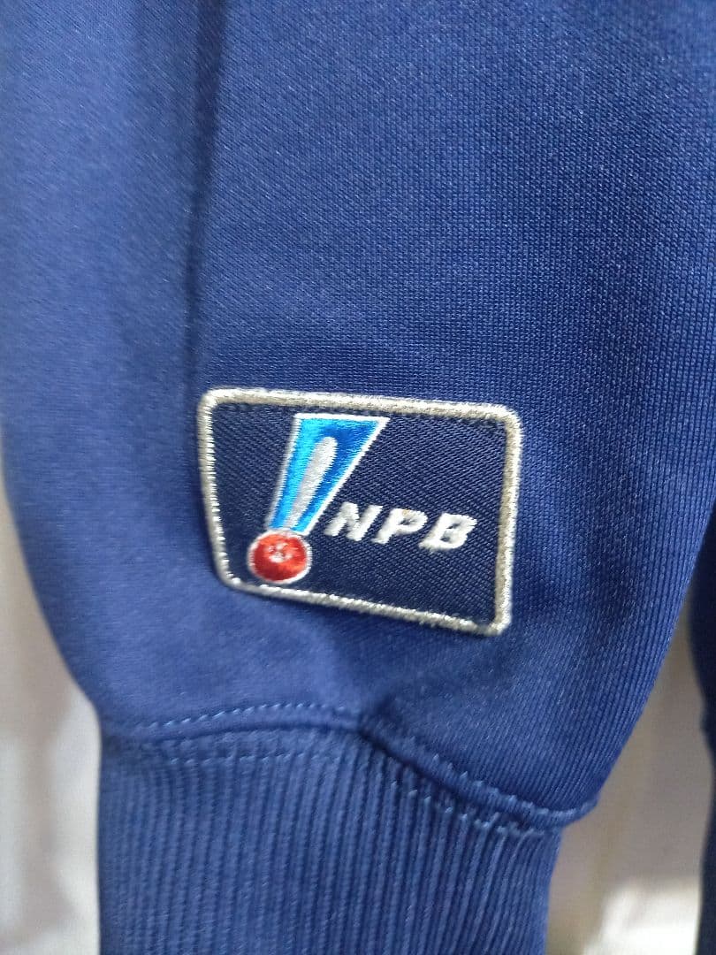 横浜DeNAベイスターズ刺繍入りパーカー背番号4