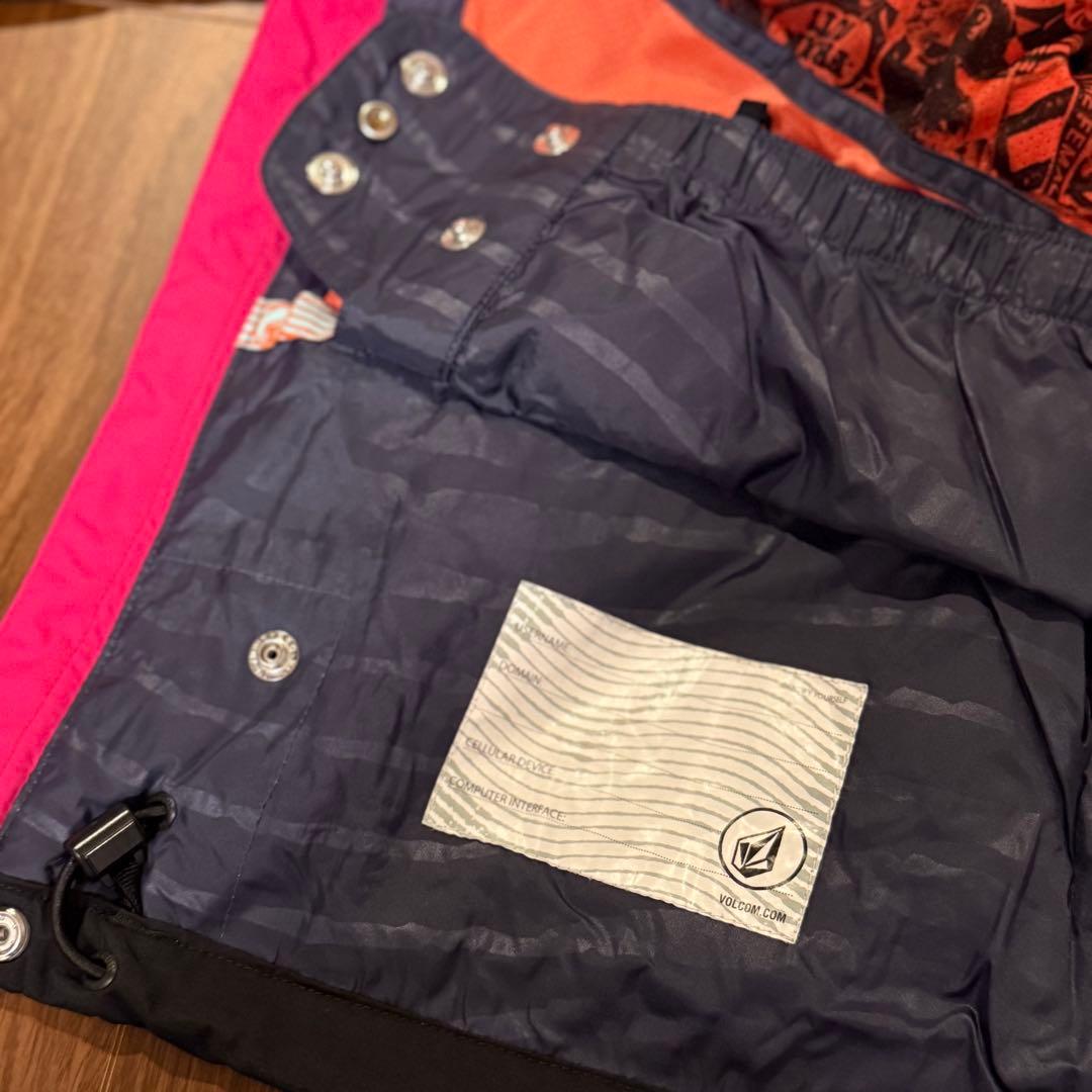 美品✨Volcom ボルコム スノーボードウェア 上 女性用 ピンク/ブラック