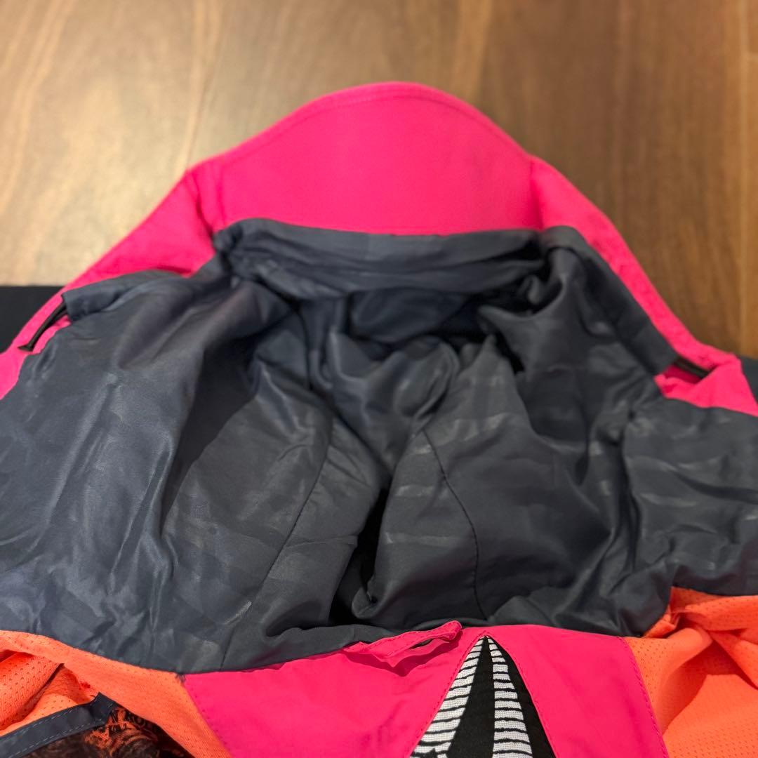 美品✨Volcom ボルコム スノーボードウェア 上 女性用 ピンク/ブラック
