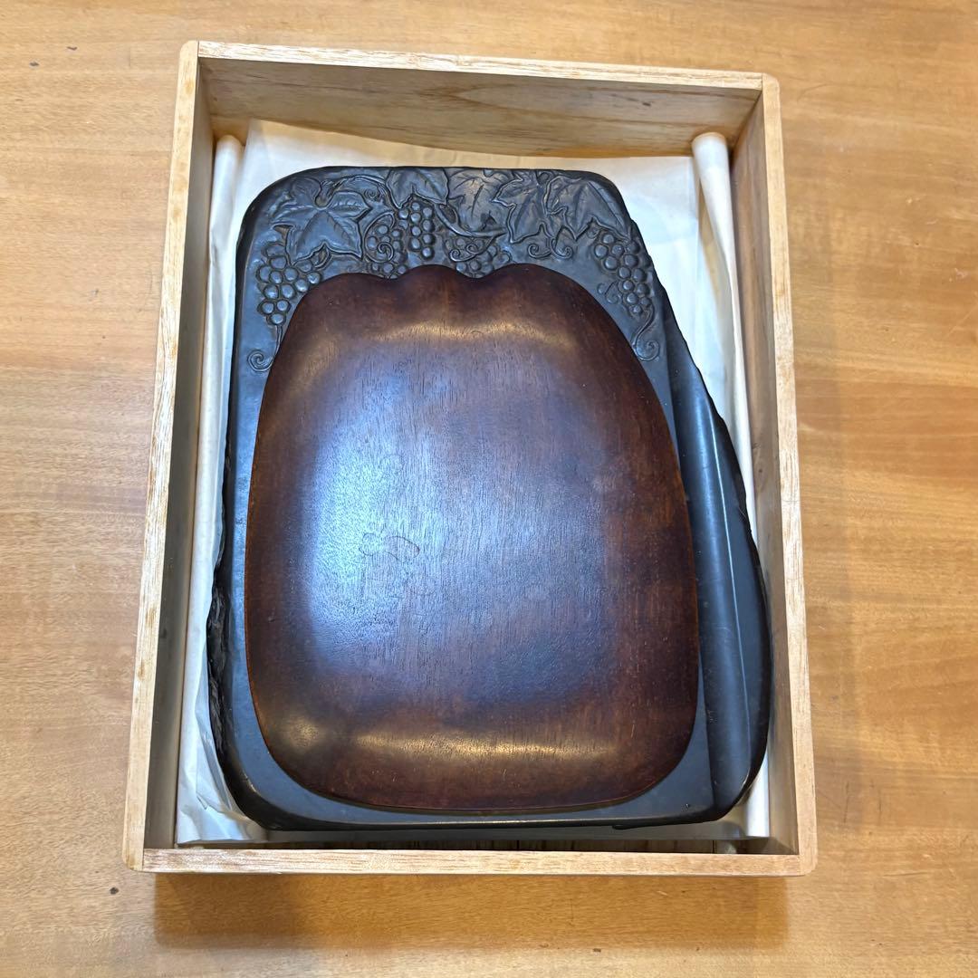 書道 硯 雨畑硯　雨畑真石 知石作 最高級品 大型硯　葡萄　彫刻