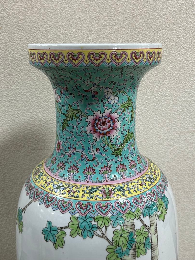 中国　景徳鎮製　孔雀牡丹図大瓶　送料込み0325