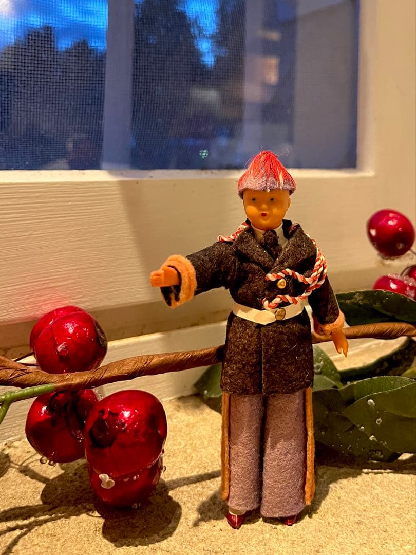 ◆フランスアンティーク｜超希少モナコ兵隊ミニドールDセルロイド民族衣装男制服軍隊