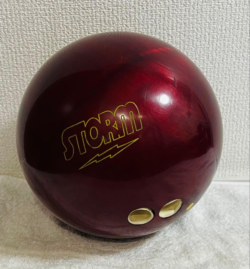 STORM ボウリングボール バーガンディ3点です。