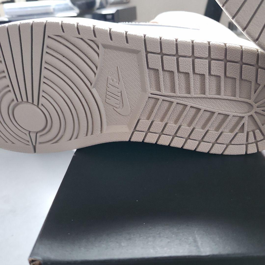 AIRジョーダン1ミドルカット