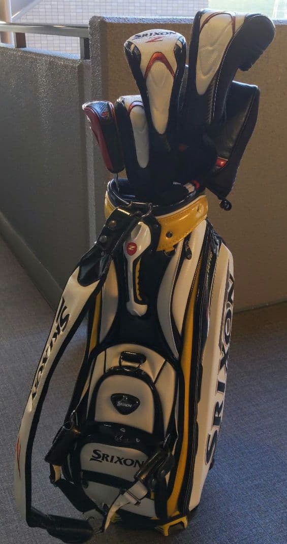 スリクソン　ツアーモデル　キャディバック