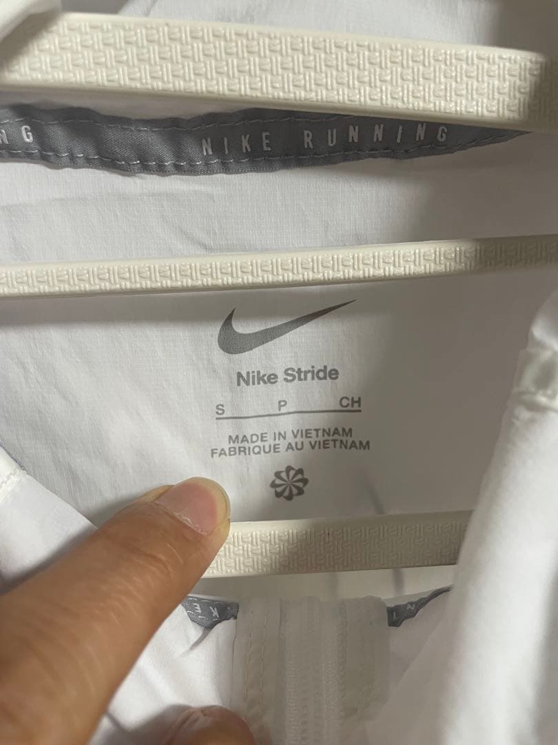 NIKE ストライド　メンズ レペル UV ランニングジャケット