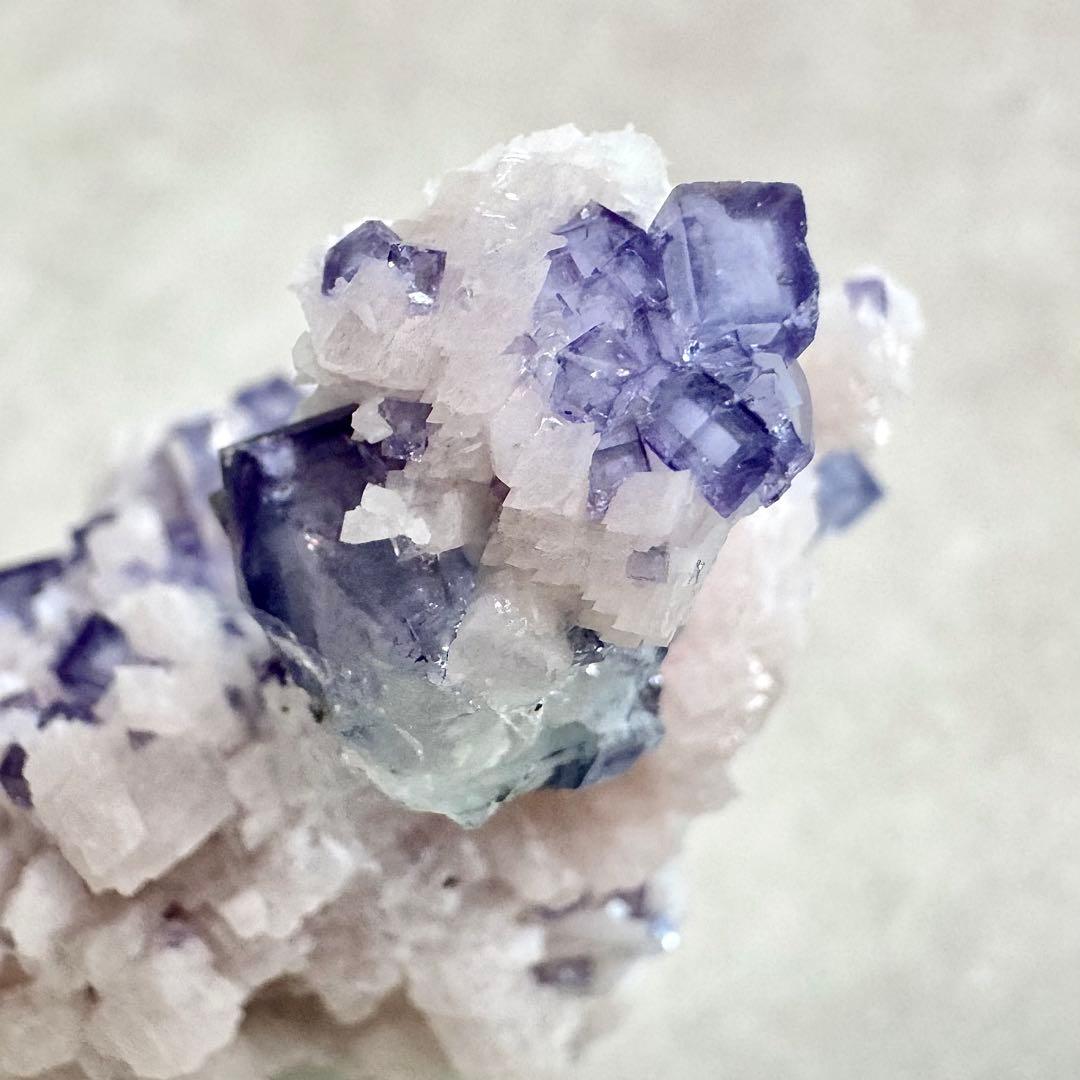 【D194】ポーセリンフローライト Aタイプ ヤオガンシャン 原石 鉱物 標本