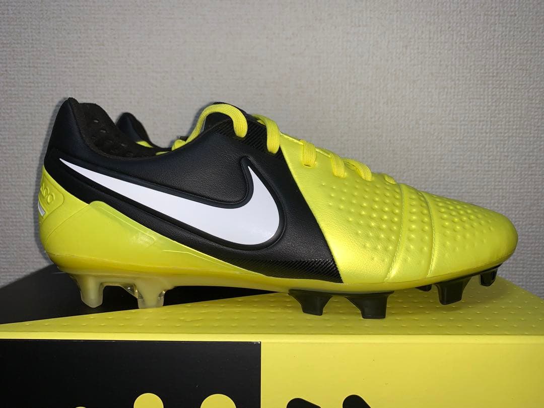 ナイキ　CTR360 マエストリ FG 27cm