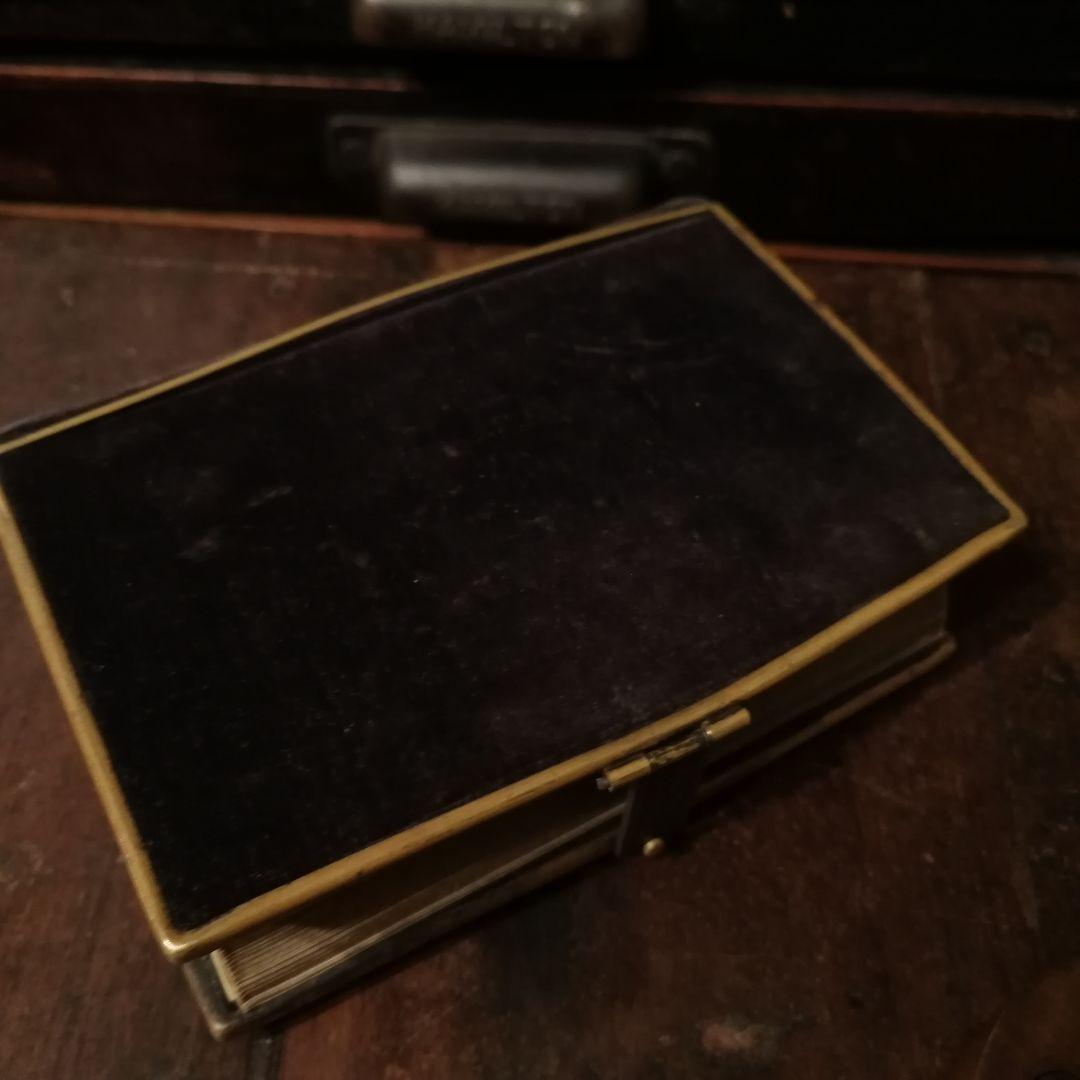 アンティーク 素敵な装丁の小さな祈祷書 ベルベット 十字架☆クロス 聖書☆洋書