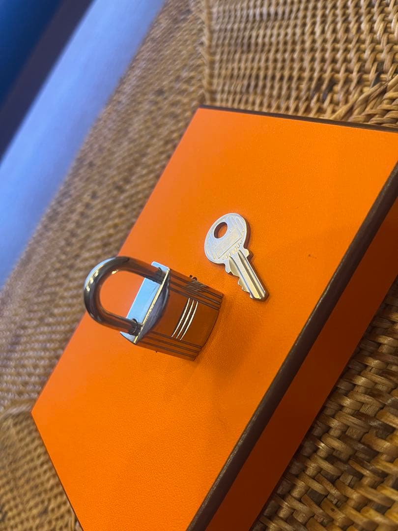 HERMES シルバー 南京錠 鍵付き