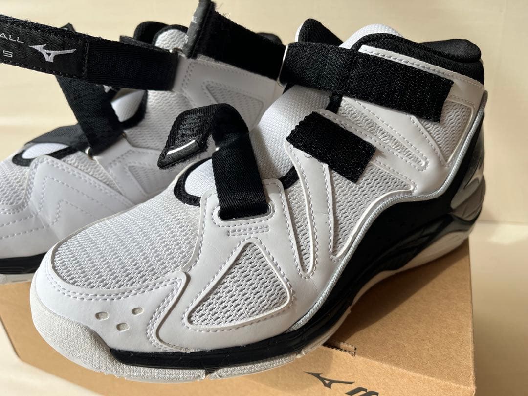 ほぼ新品 バレーボールシューズ25.0 Wave Lightning Z3