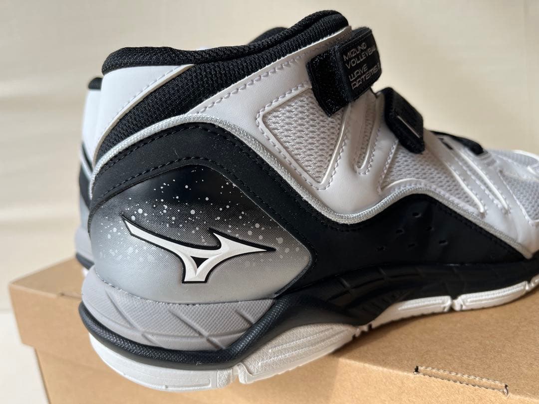 ほぼ新品 バレーボールシューズ25.0 Wave Lightning Z3