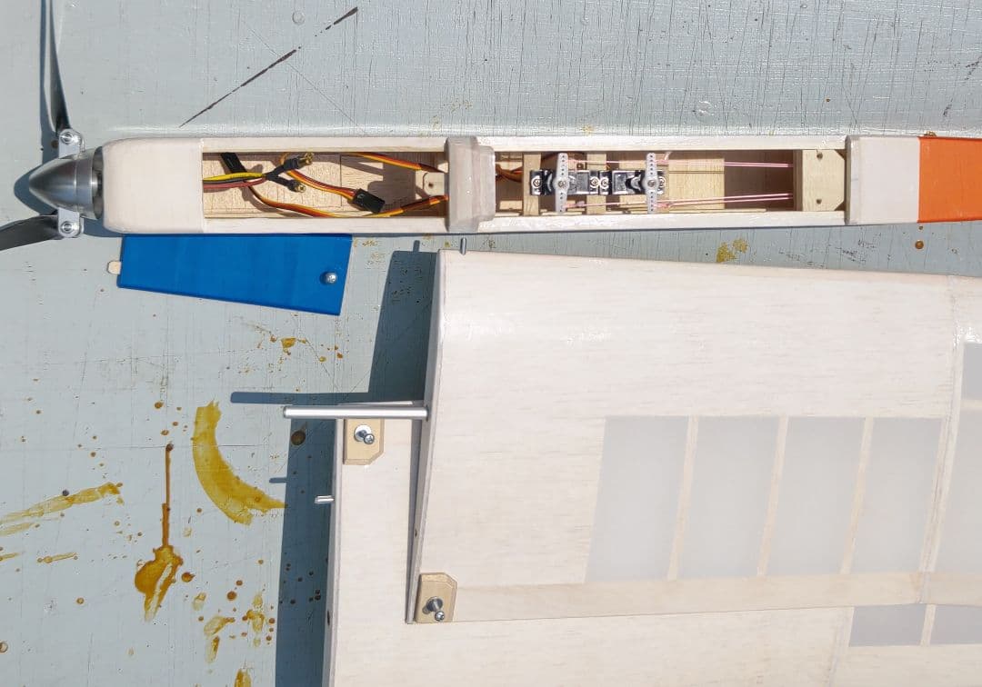 ラジコン飛行機　電動グライダー