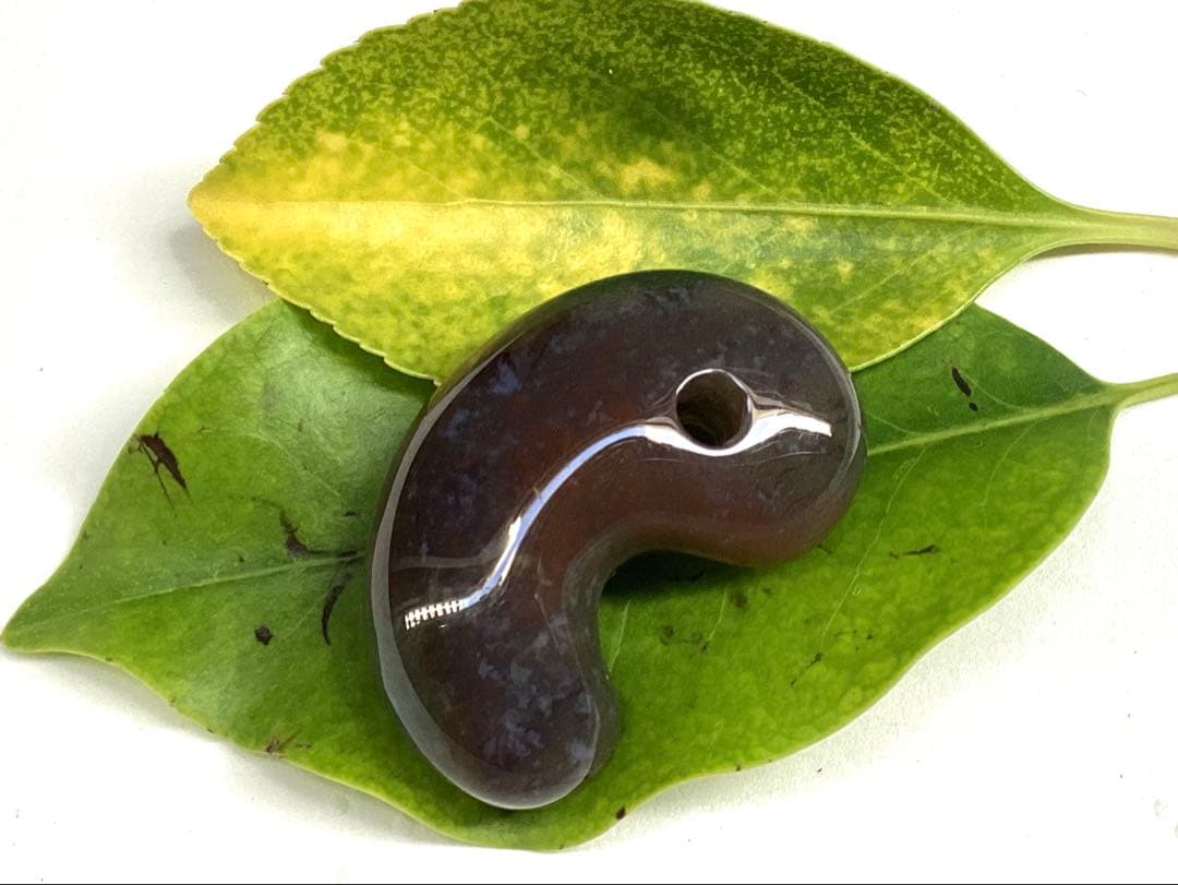 ✳お宝初出品　出雲石【ヘマタイト】天然石 雪輪文様*再結晶線入り　鑑別書付御守り