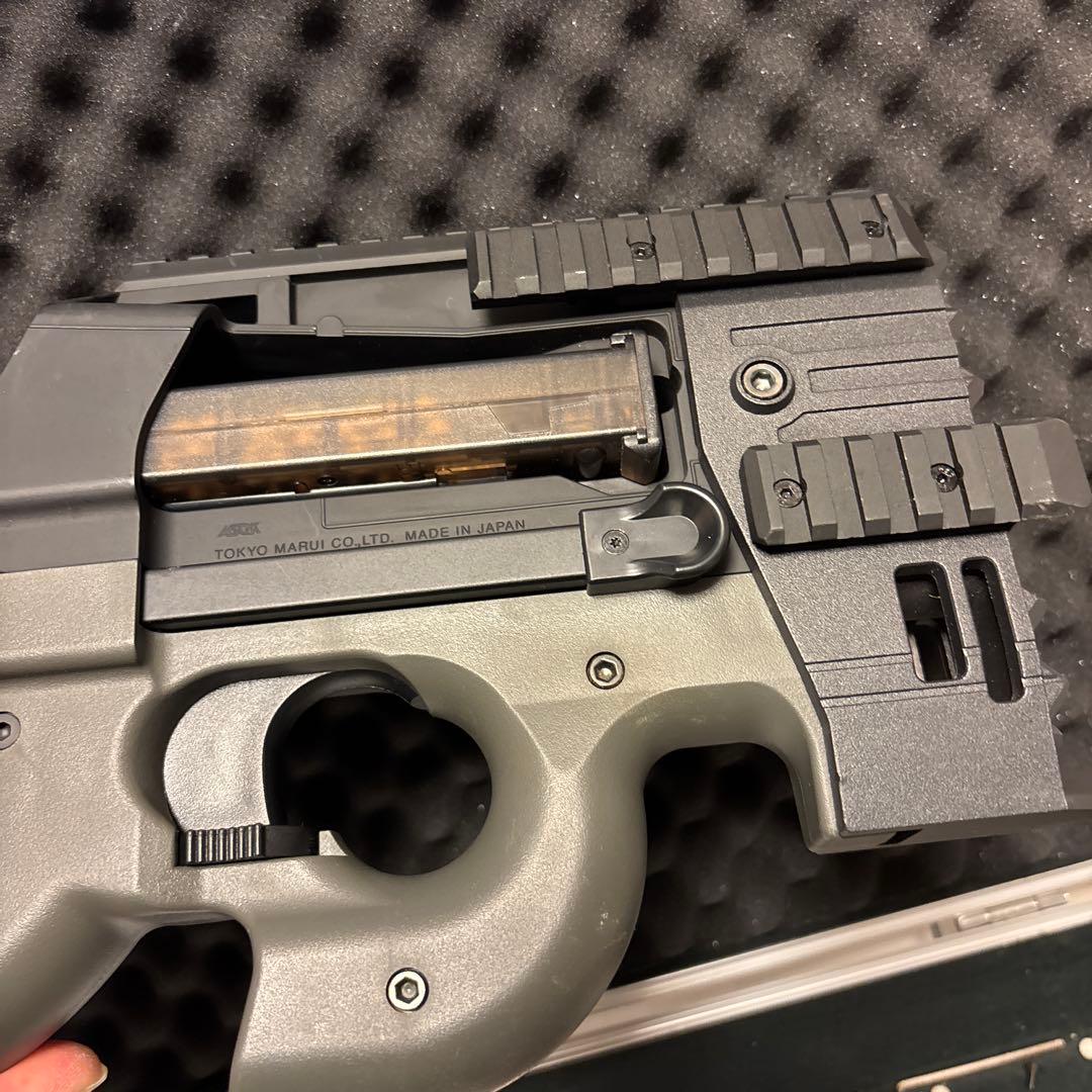 次世代電動ガン レッドドットサイト　サイレンサー 充電器　銃ケース　付き