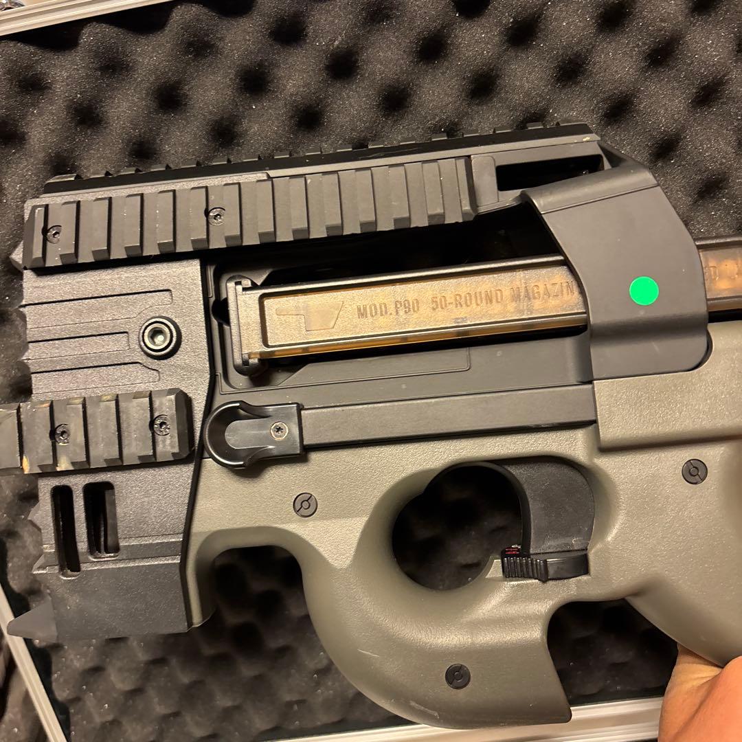 次世代電動ガン レッドドットサイト　サイレンサー 充電器　銃ケース　付き