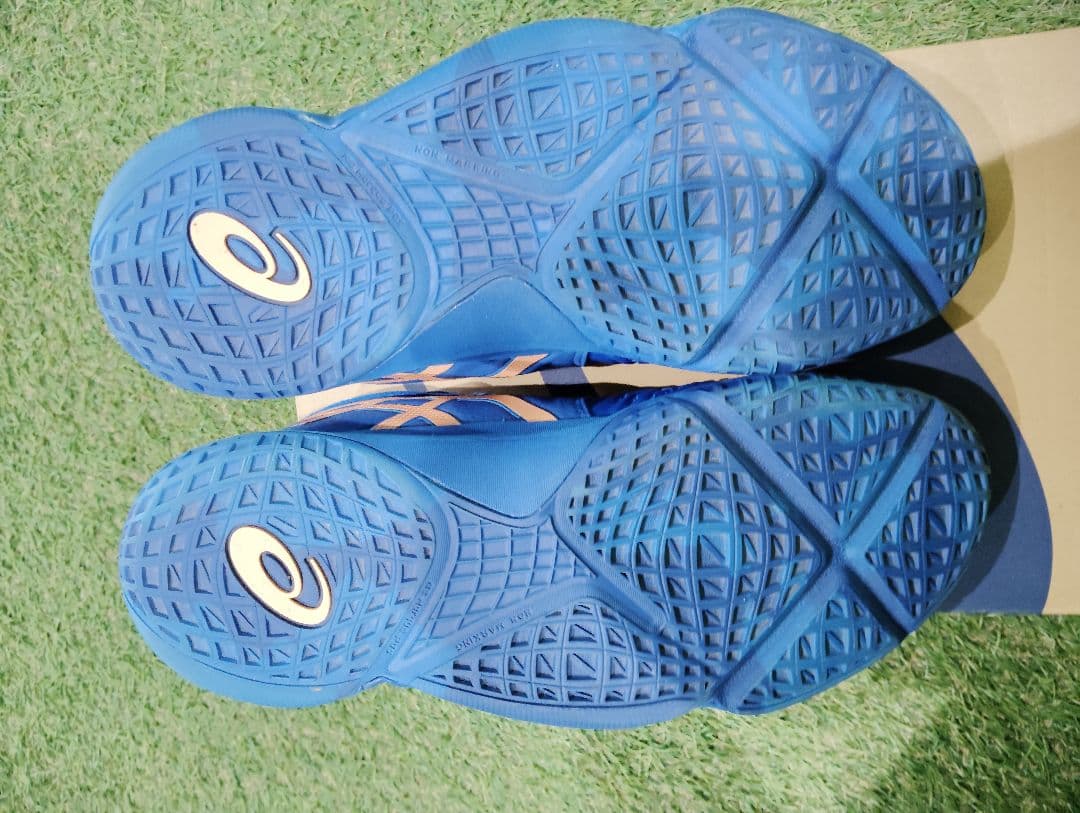 asics アンプレアルスlow 限定カラー ブルー